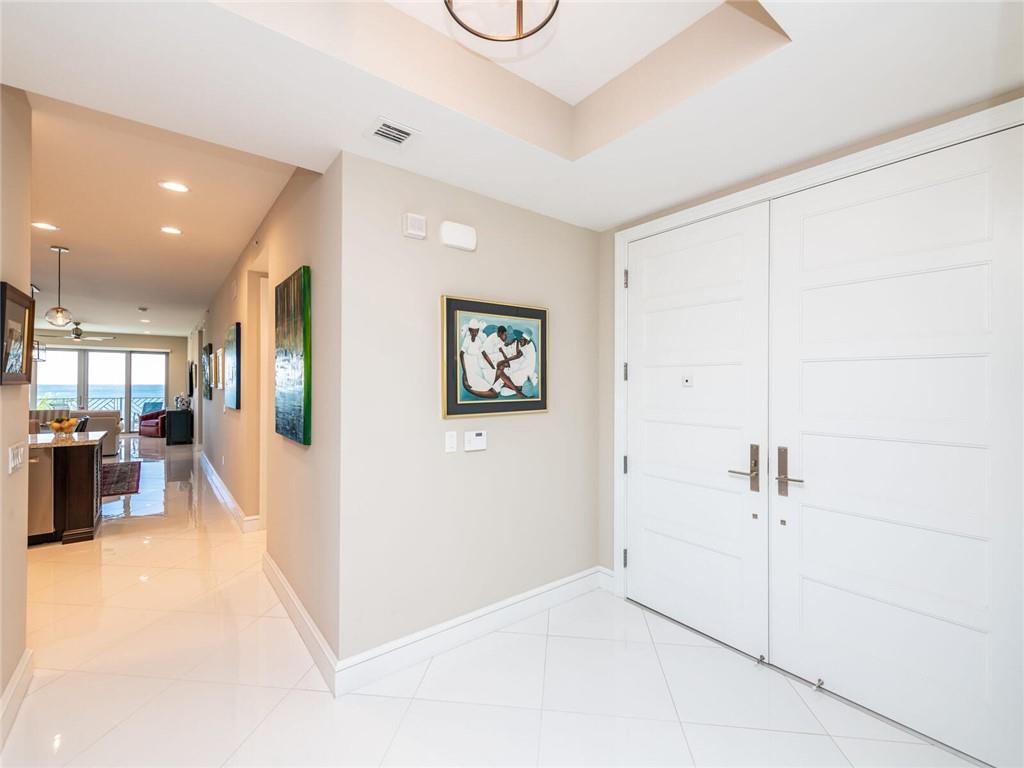 VILLA BY THE SEA - Residential