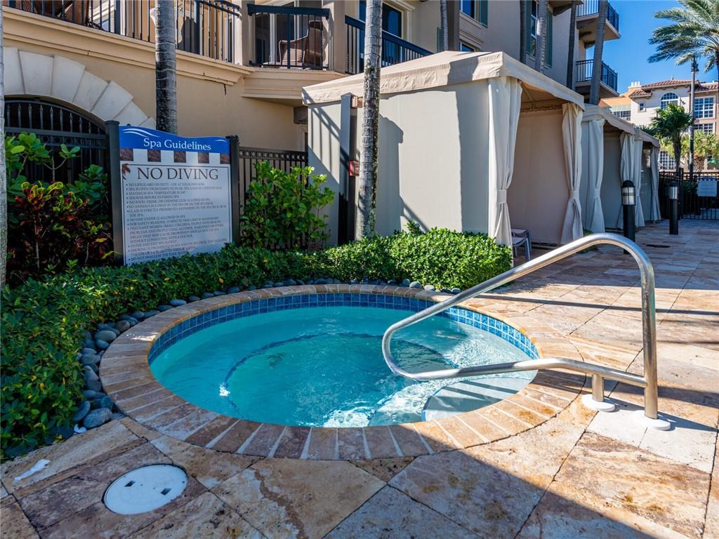 VILLA BY THE SEA - Residential