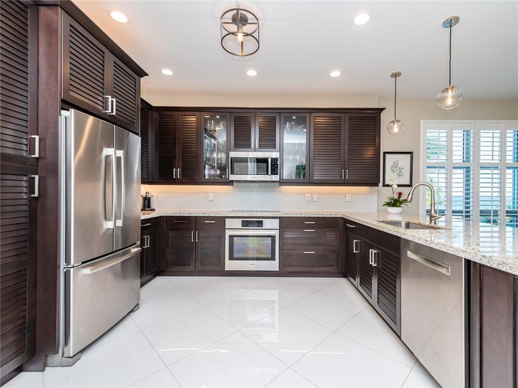 VILLA BY THE SEA - Residential