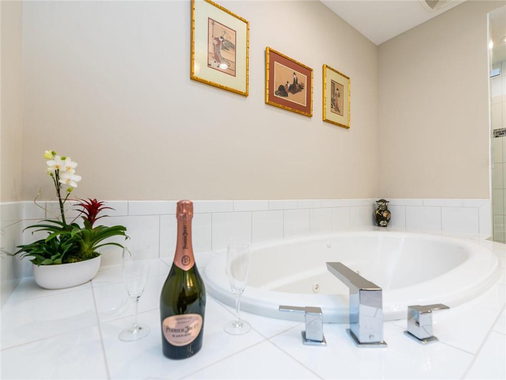 VILLA BY THE SEA - Residential