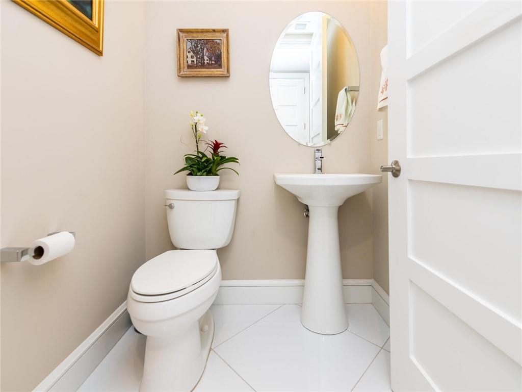 VILLA BY THE SEA - Residential