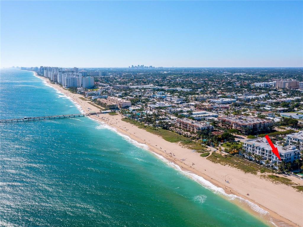 VILLA BY THE SEA - Residential