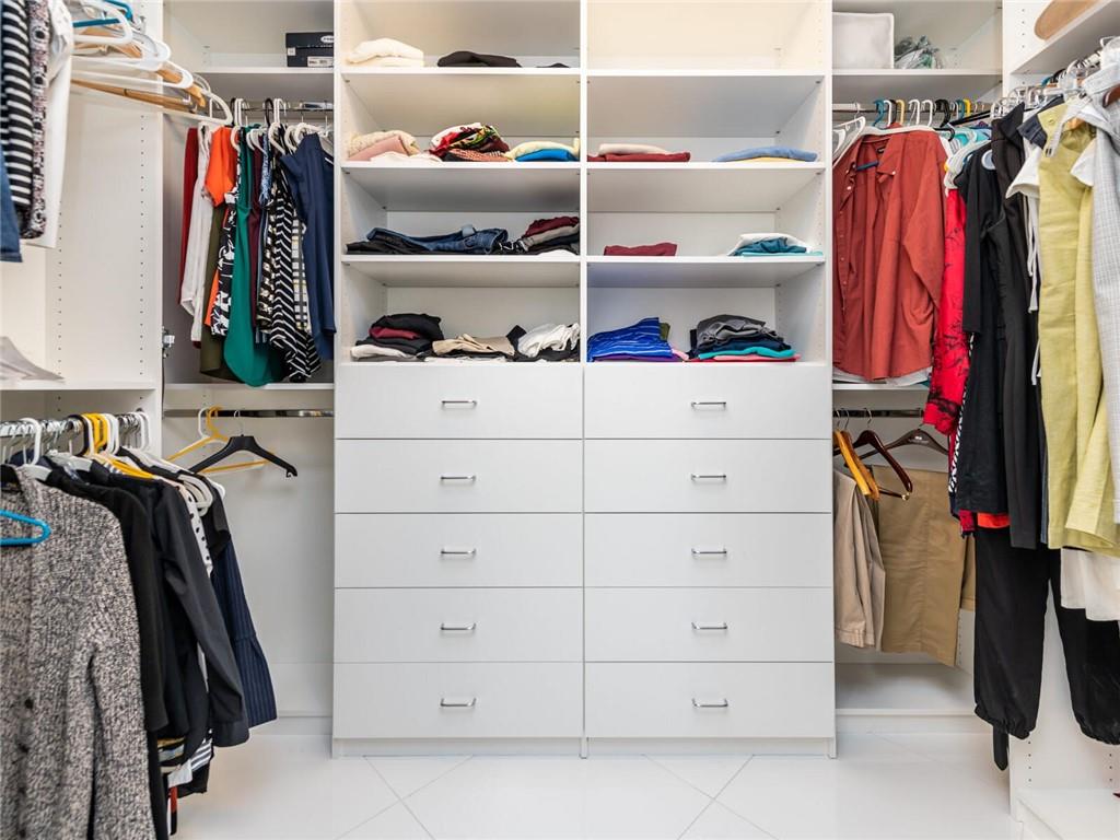 VILLA BY THE SEA - Residential