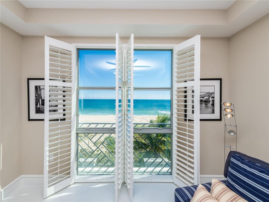 VILLA BY THE SEA - Residential