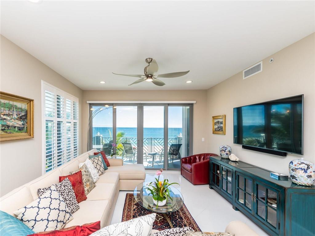 VILLA BY THE SEA - Residential