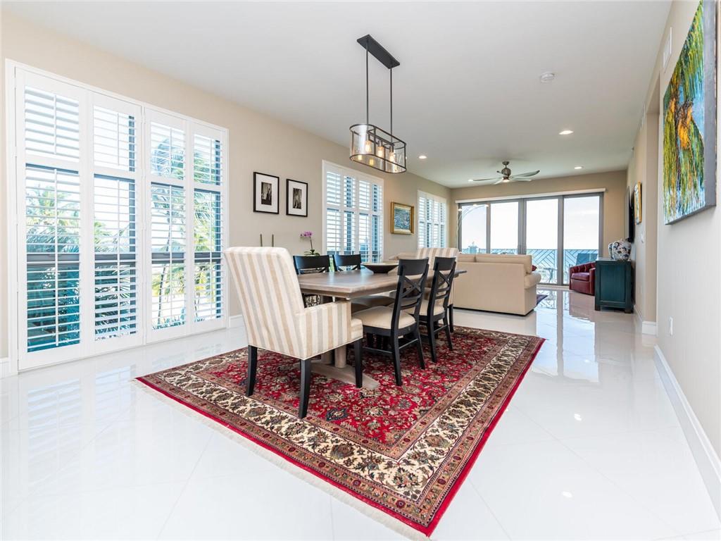 VILLA BY THE SEA - Residential