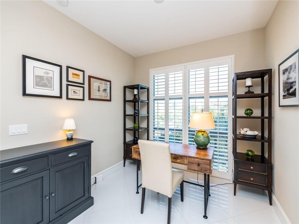 VILLA BY THE SEA - Residential