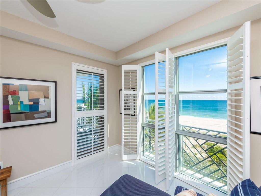 VILLA BY THE SEA - Residential