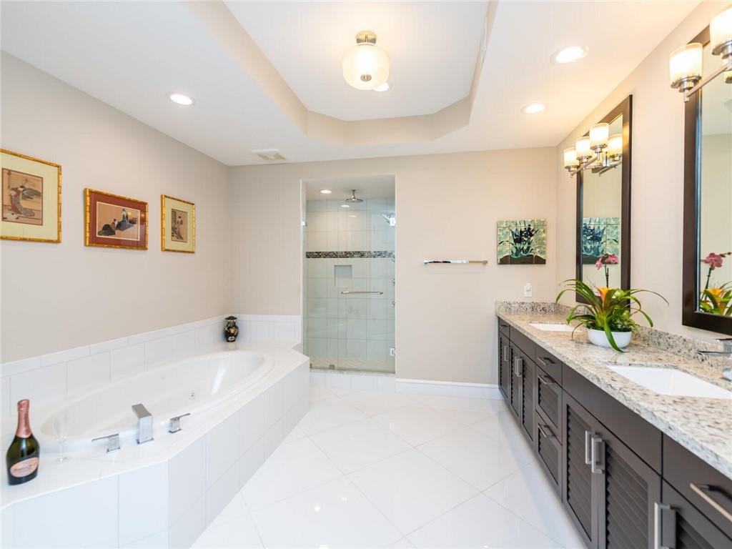 VILLA BY THE SEA - Residential