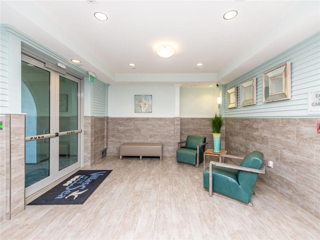 VILLA BY THE SEA - Residential