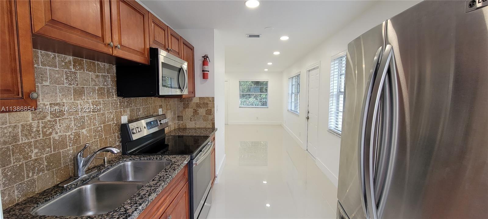 Amazing 2/1 renovated, washer and dryer, large backyard completely fenced, central A/C, new bathroom with shower panel. Great location, next to Carter Park in Sunrise. MUST SEE! Requirements: First, Last, and
security deposit (nonnegotiable), Proof of income, Tenant screening including credit score, background check, and
eviction report. (for all applicants 21+).