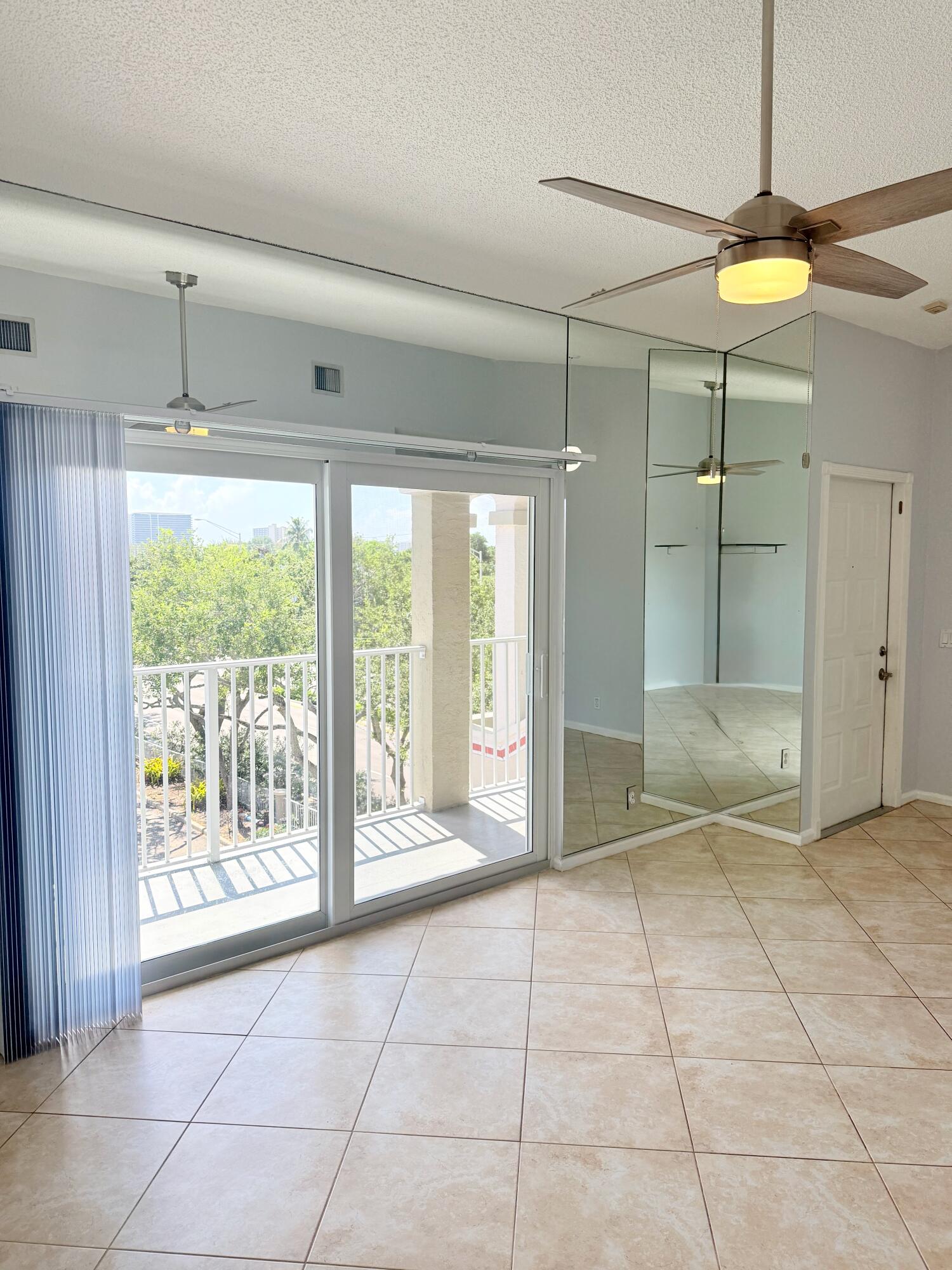 2351 NE 14th Street Causeway 537