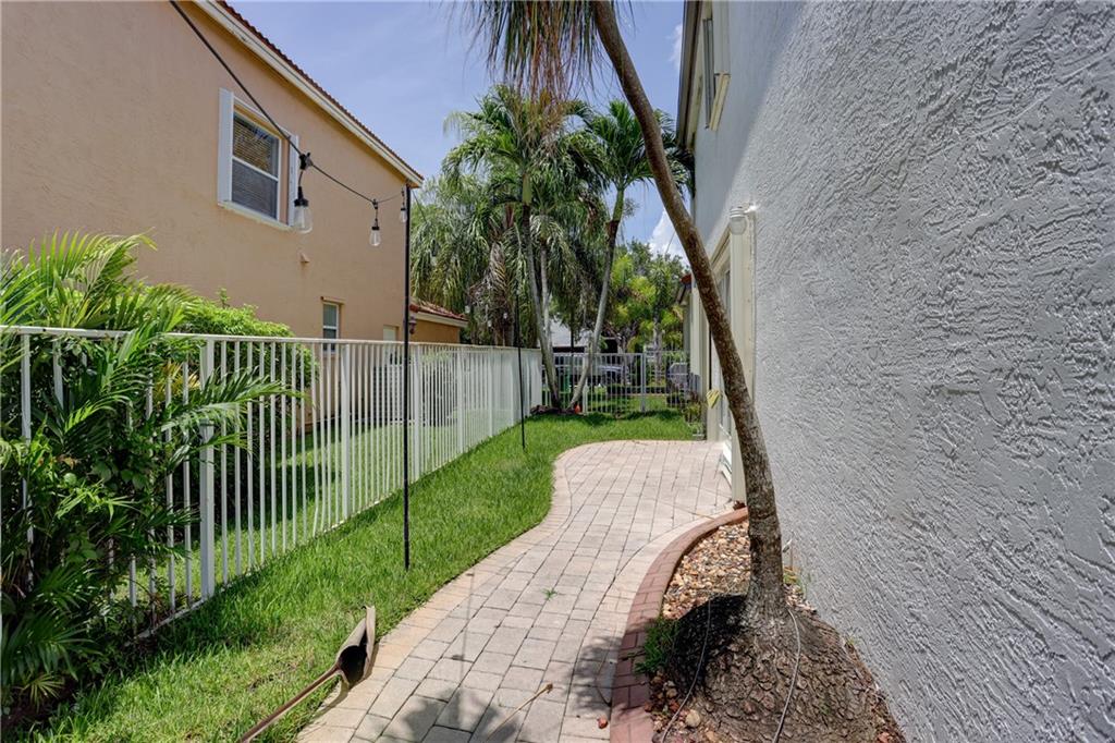 Riviera Isles II 170-53 B - Residential