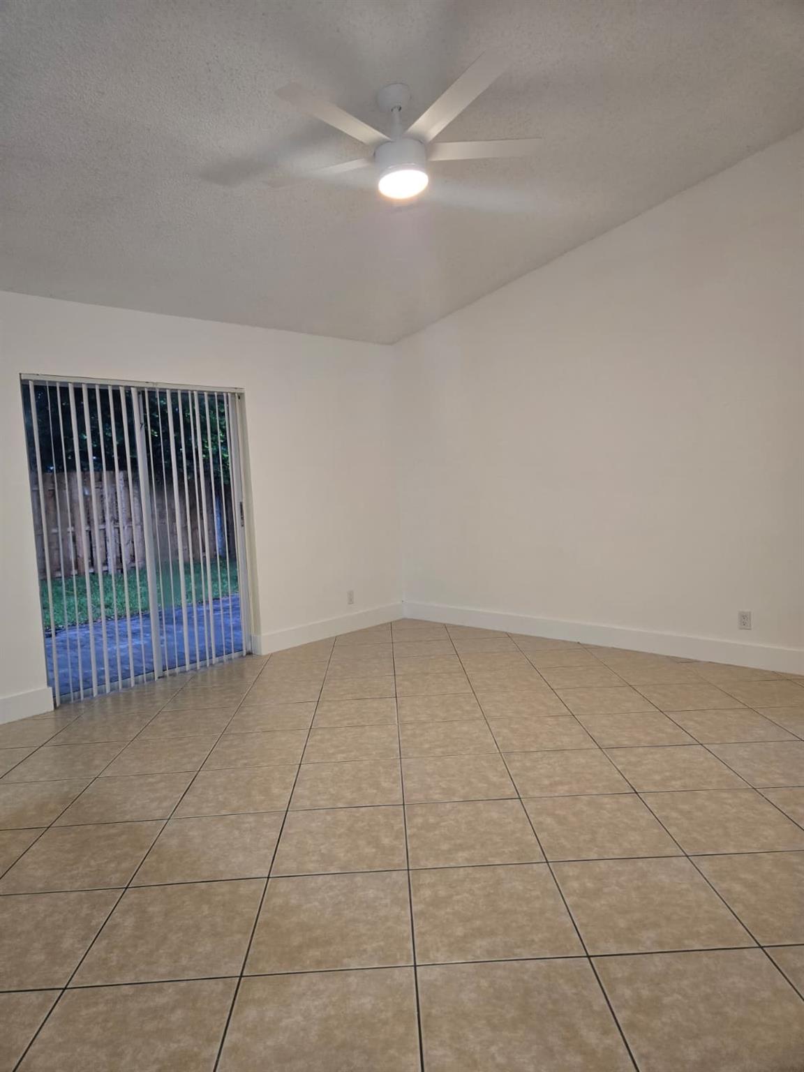 HAMMOCK ESTATES - Residential Lease