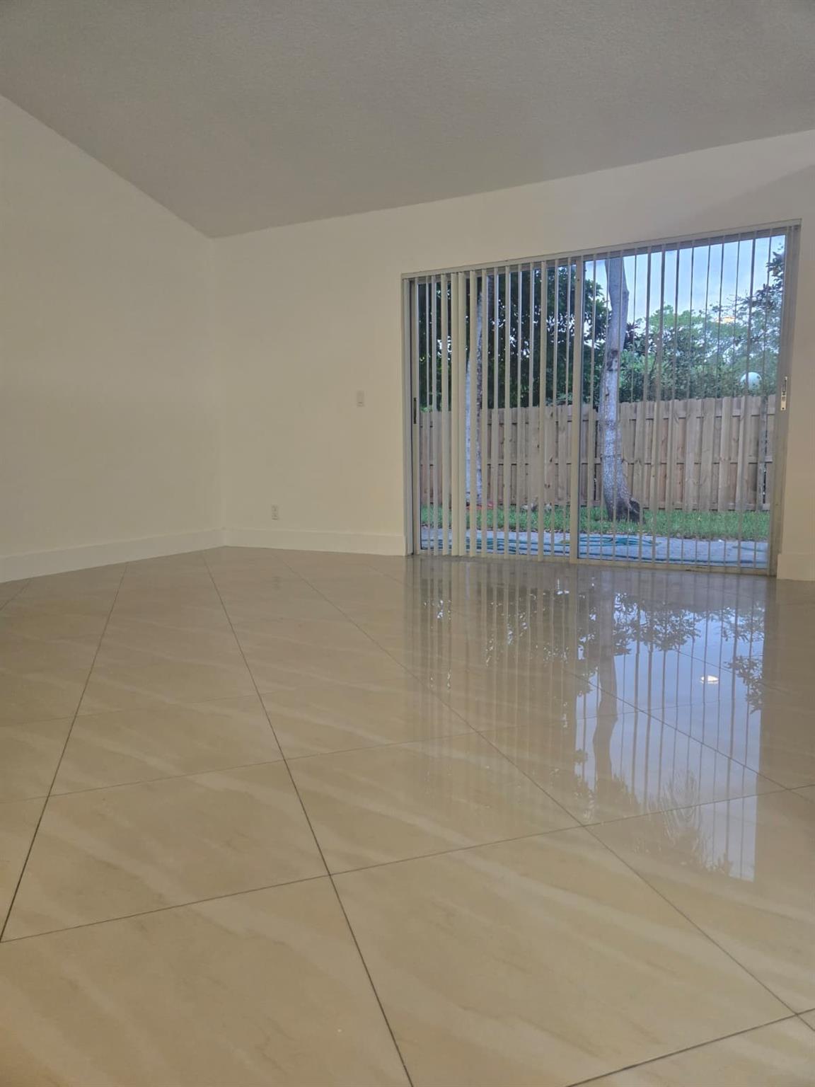 HAMMOCK ESTATES - Residential Lease