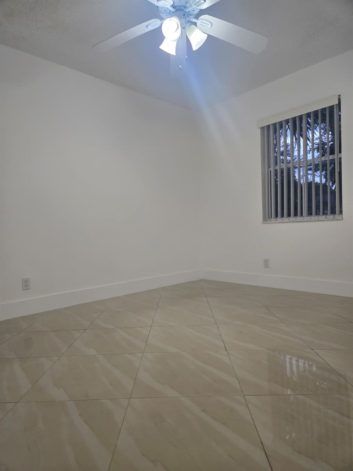 HAMMOCK ESTATES - Residential Lease