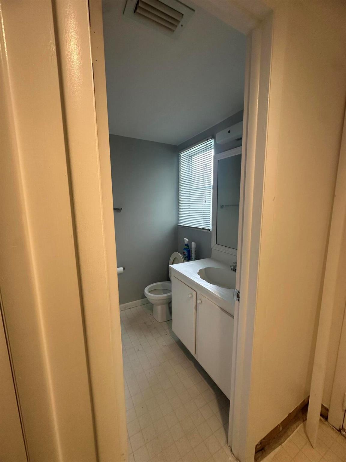 View photos, virtual tours, details... 2515 NE 1st Court 218