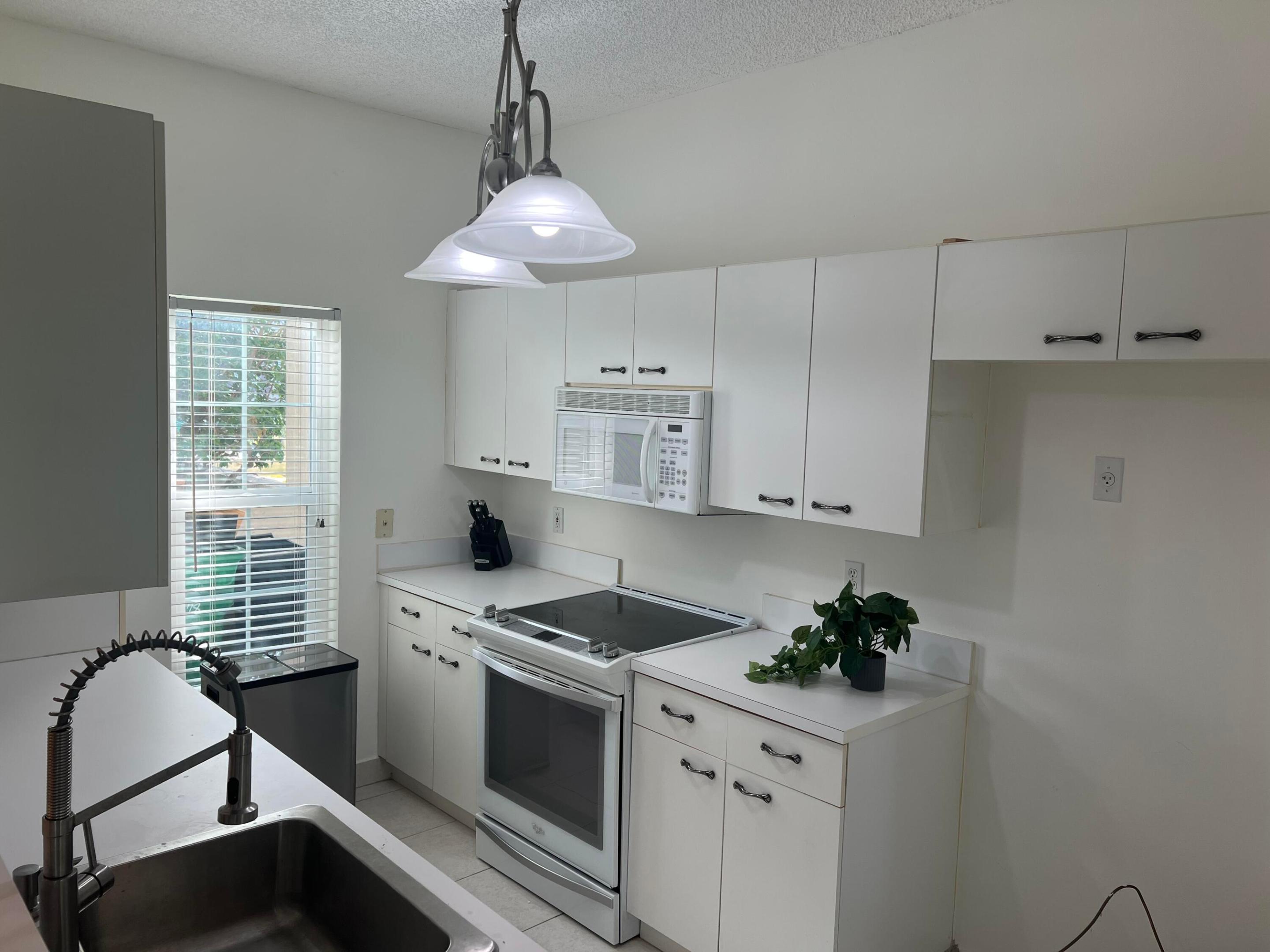 BANYAN OAKRIDGE COMMERCIAL PLAT - Residential Lease