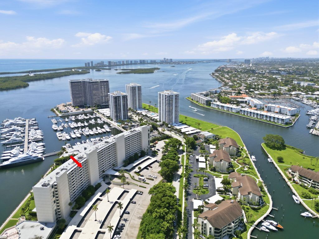 Photo of 124 Lakeshore Drive #8280, North Palm Beach, FL 33408 (MLS # B26041781)