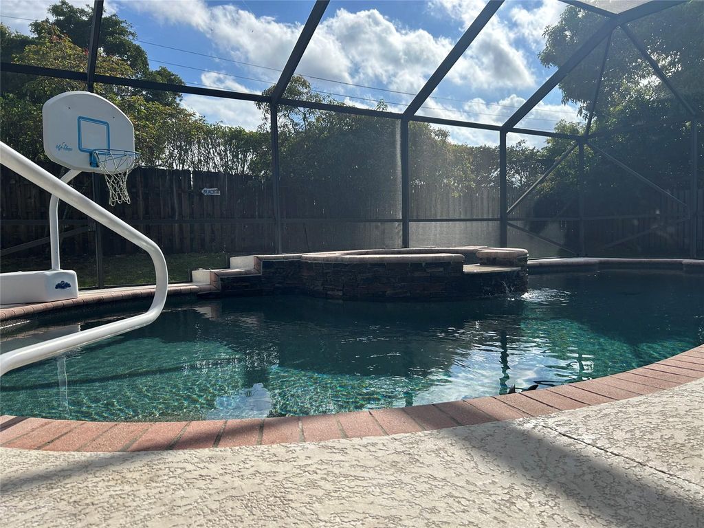 Photo of 9548 Richmond Cir, Boca Raton, FL 33434 (MLS # F10539789)