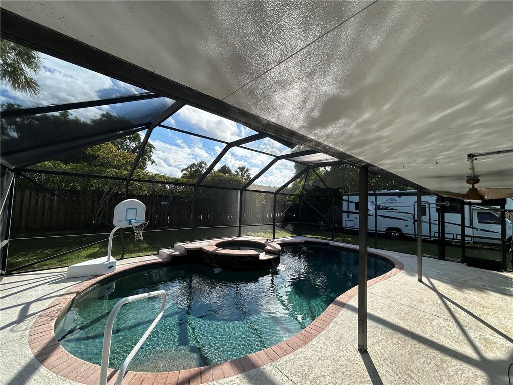 Photo of 9548 Richmond Cir, Boca Raton, FL 33434 (MLS # F10539789)
