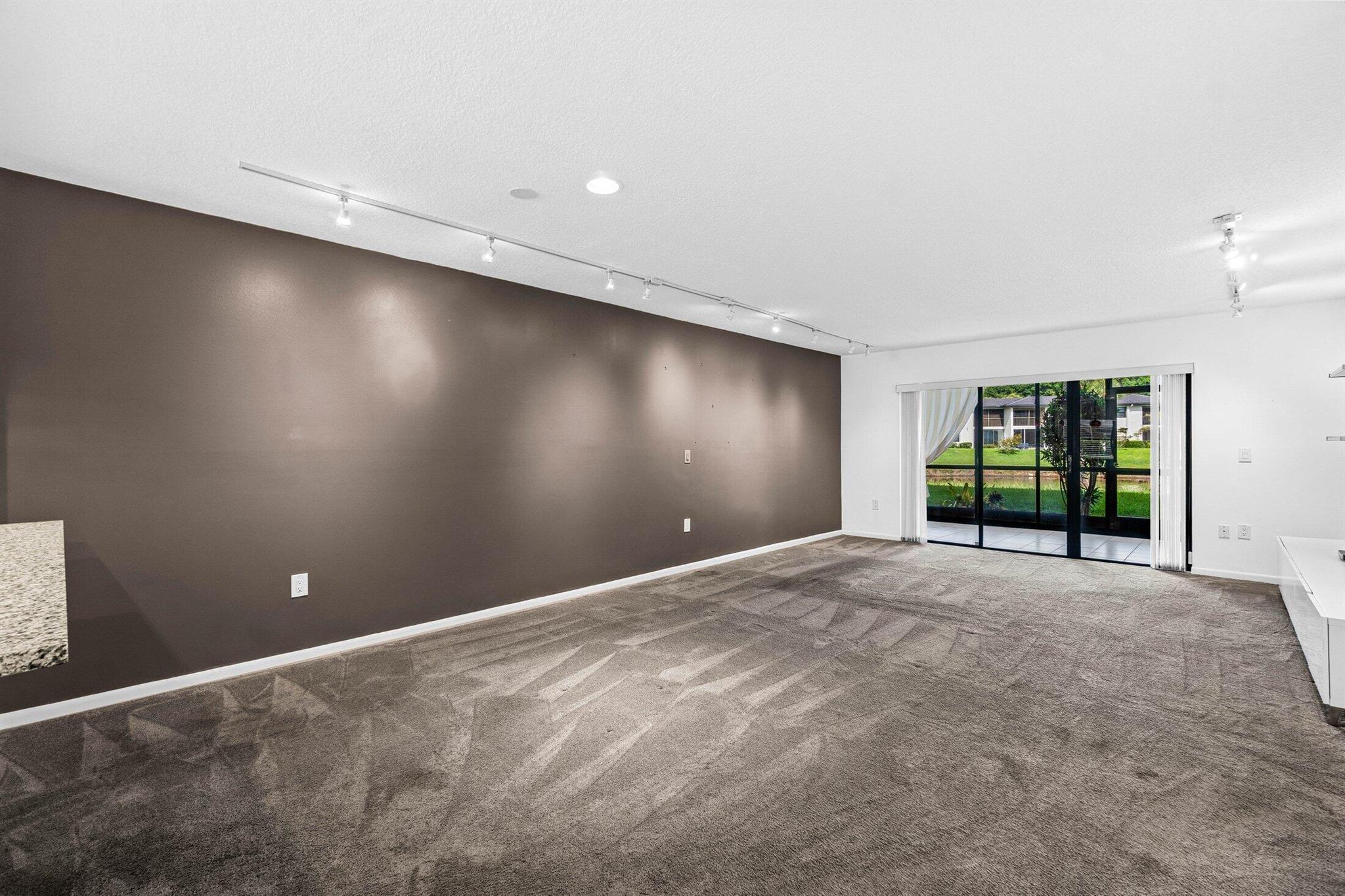 SOUTHPORT AT HUNTERS RUN - Residential