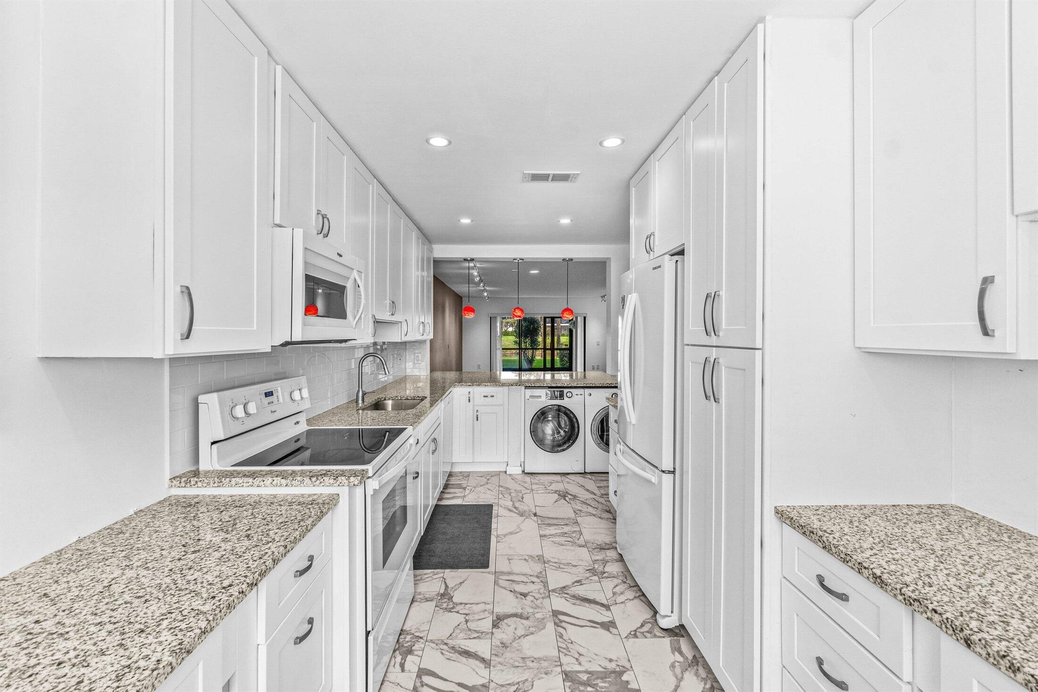 SOUTHPORT AT HUNTERS RUN - Residential