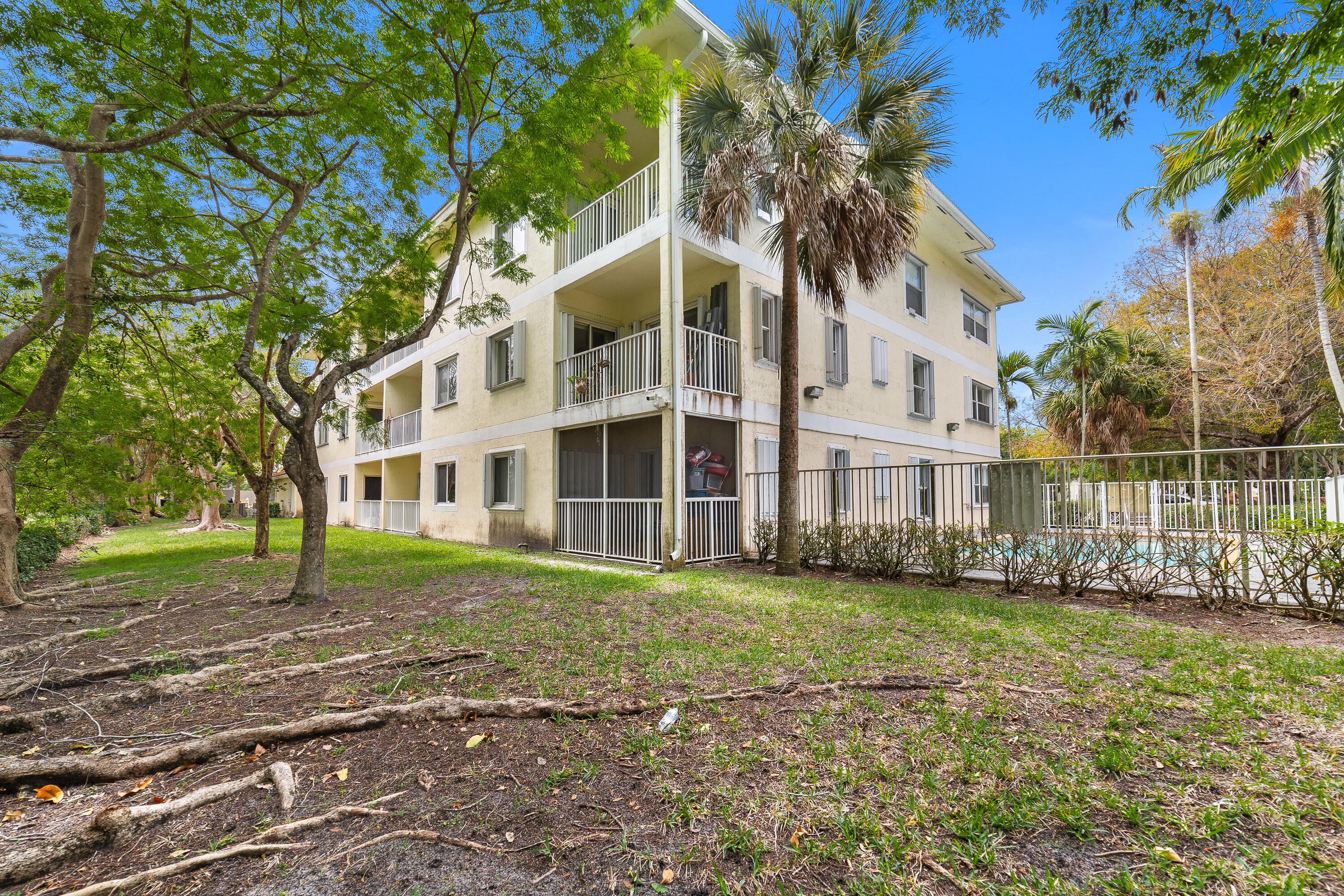 ROYAL RIVER CONDO - Residential