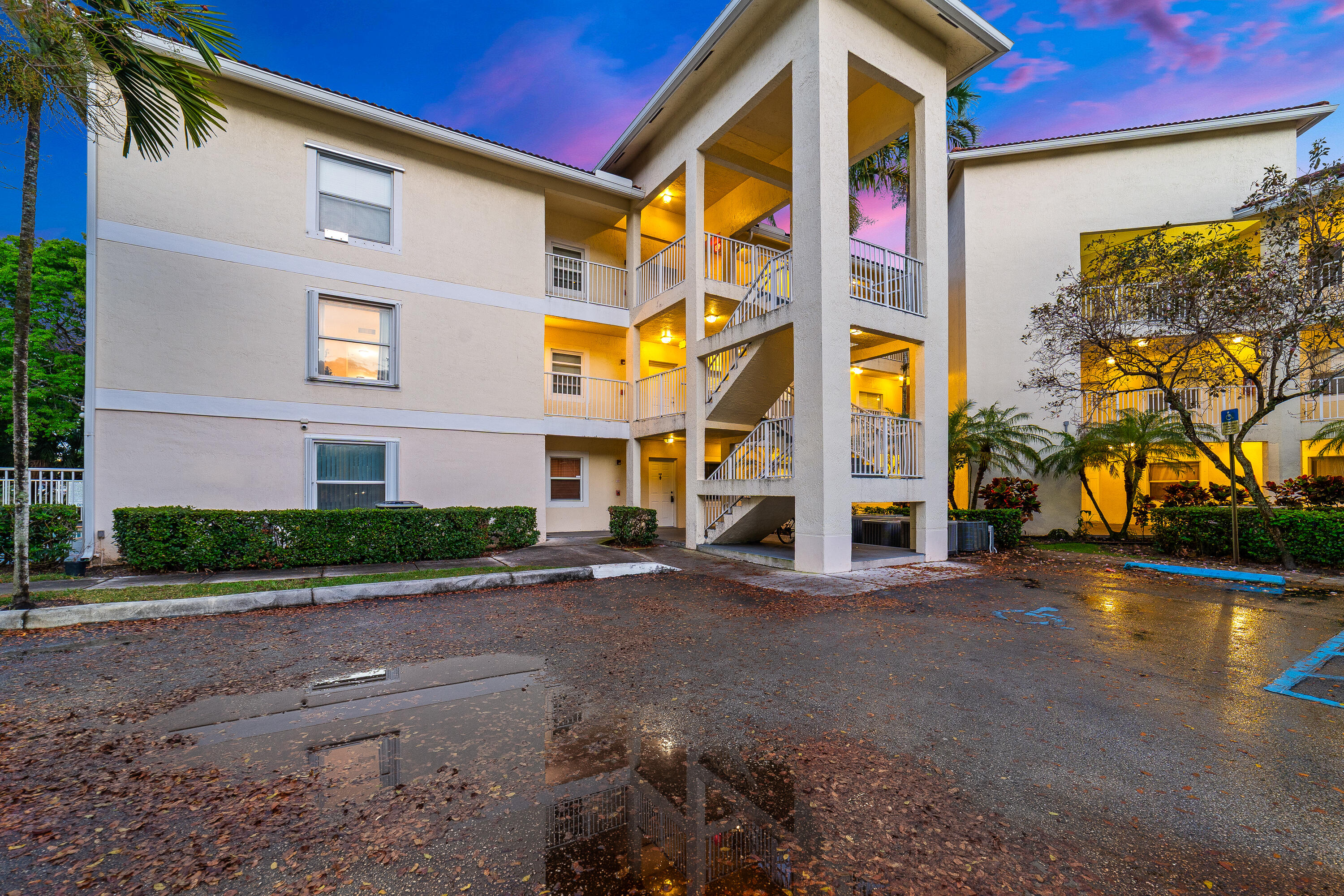 ROYAL RIVER CONDO - Residential