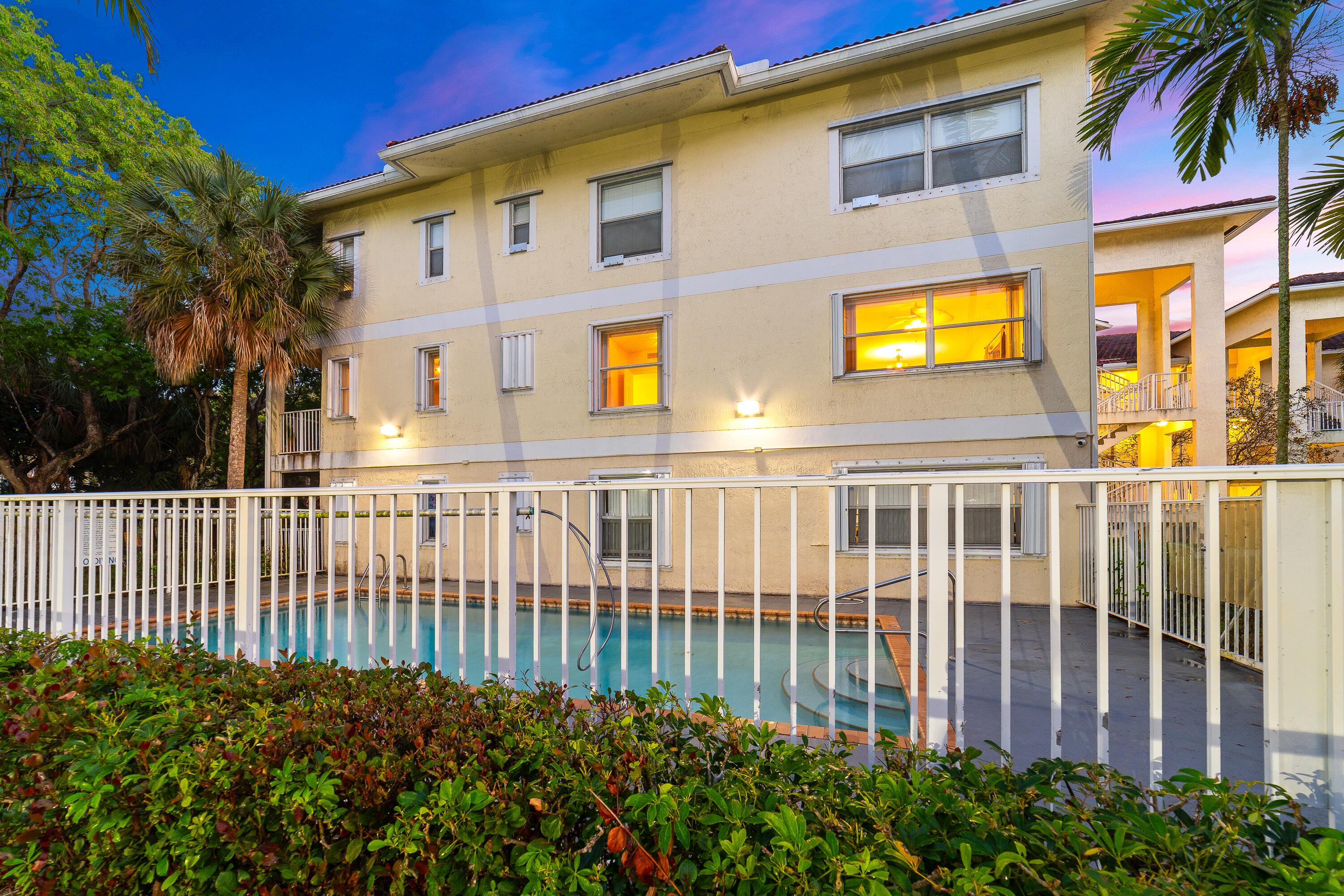 ROYAL RIVER CONDO - Residential