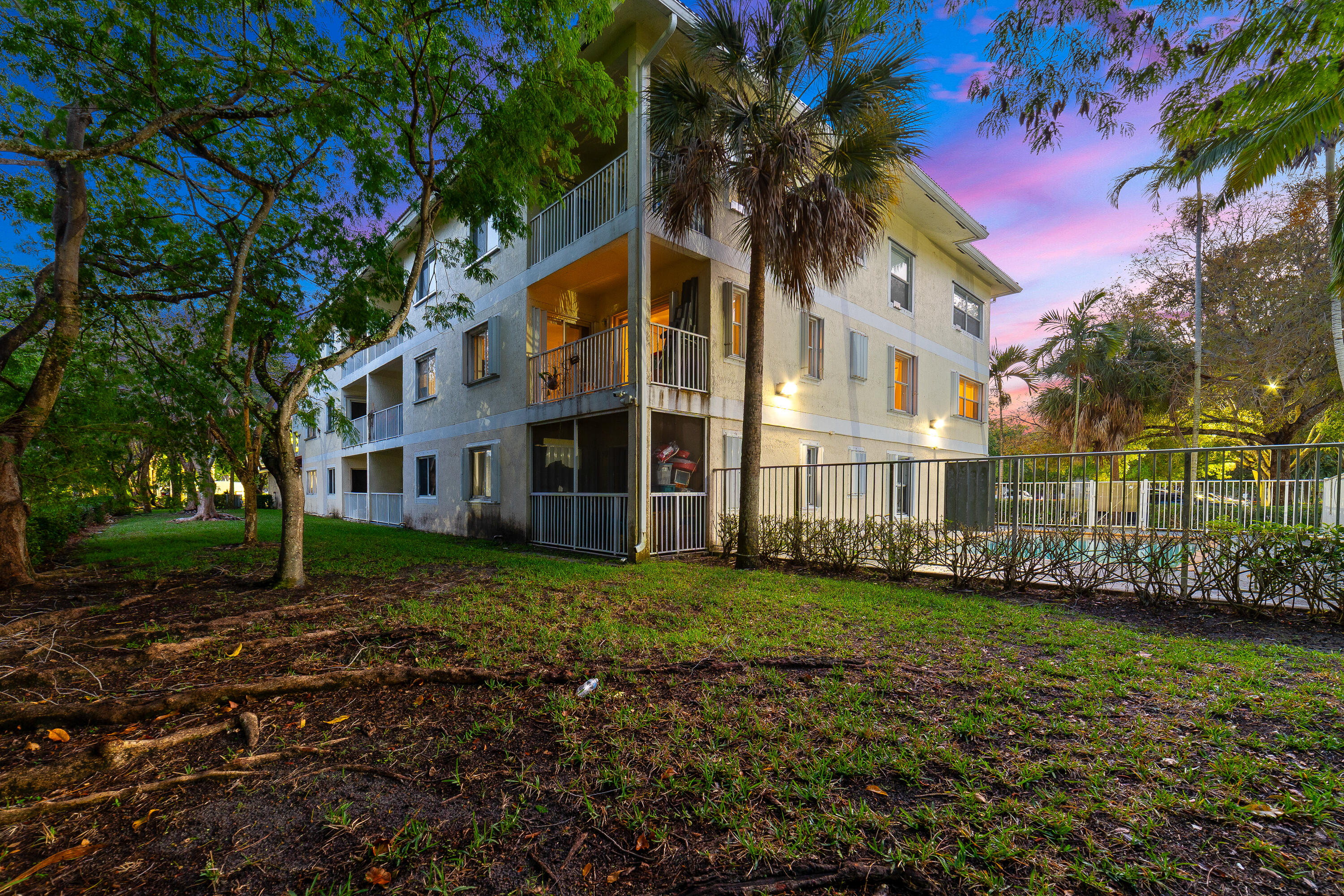 ROYAL RIVER CONDO - Residential