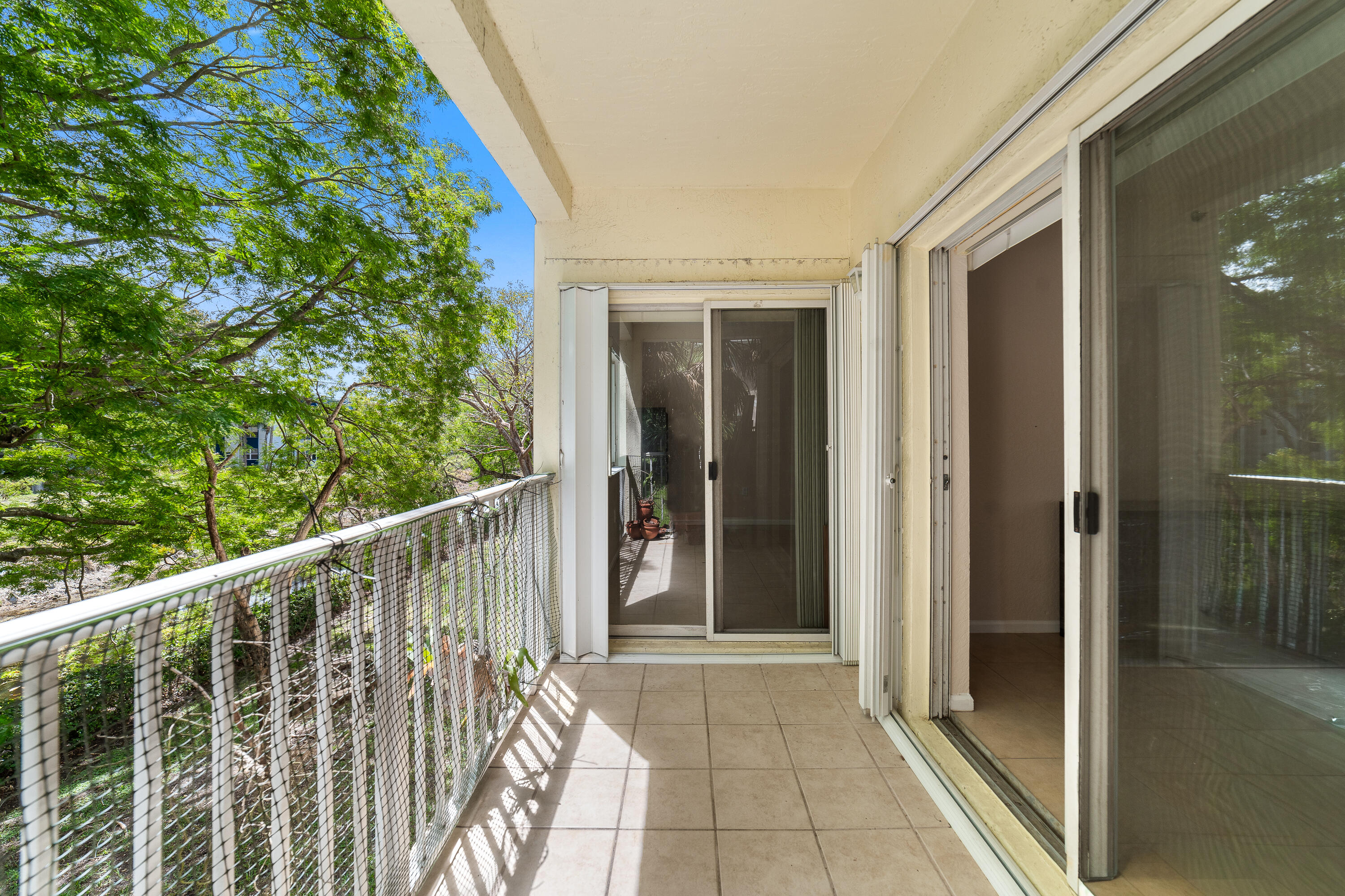 ROYAL RIVER CONDO - Residential