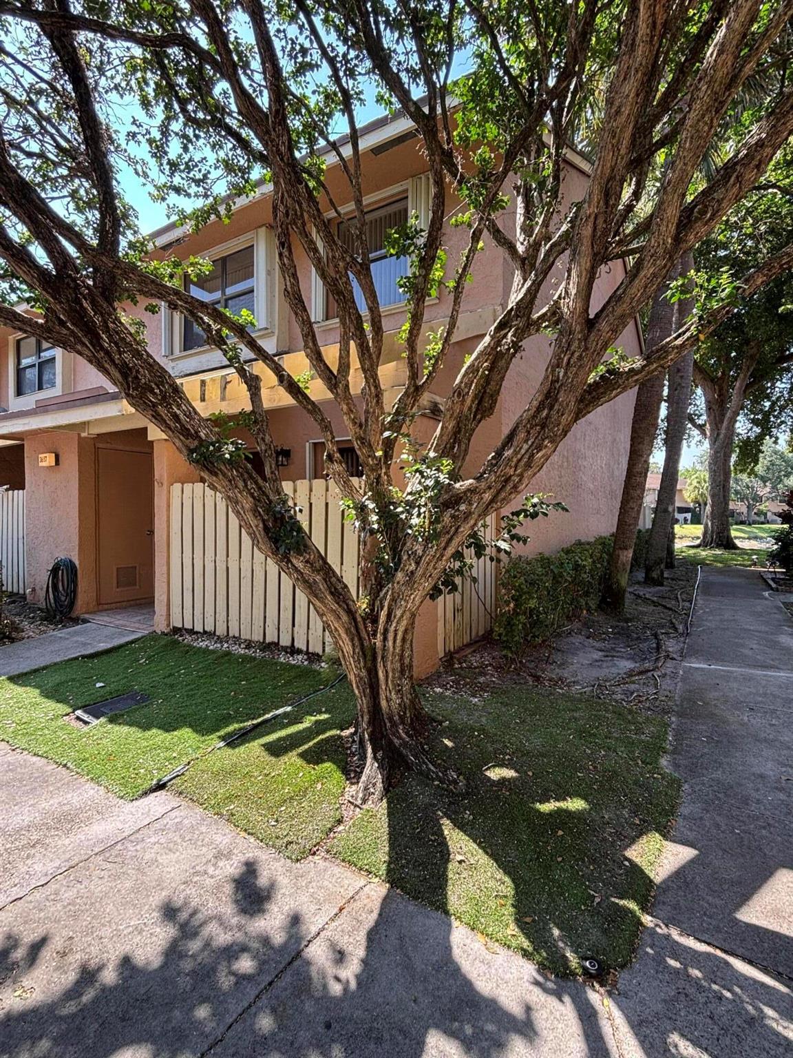 3687 N Carambola Circle N 2843, Coconut Creek, FL, 33066/$369,900 2 3687 N Carambola Circle N 2843