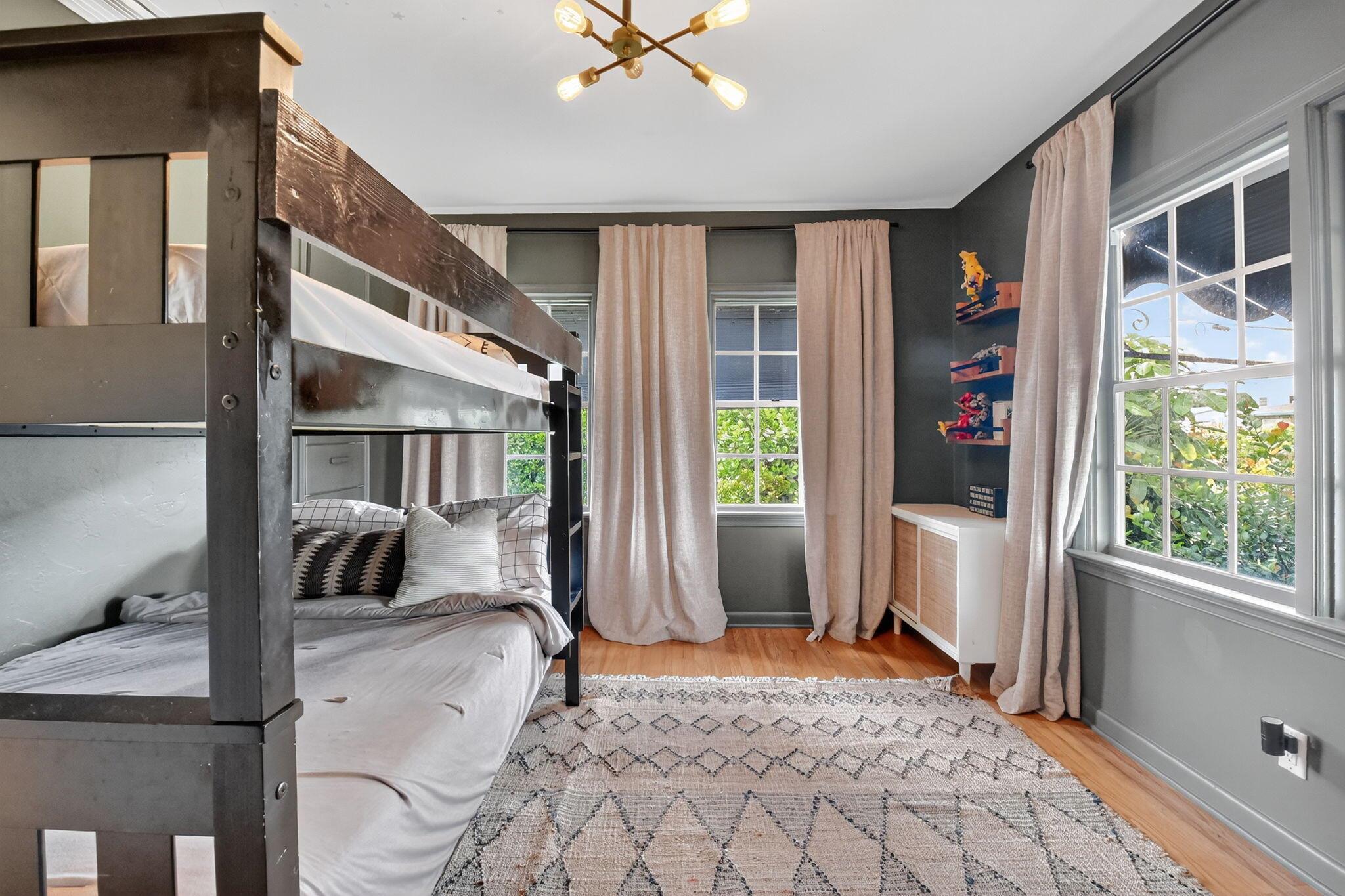 PINEAPPLE PARK - Residential