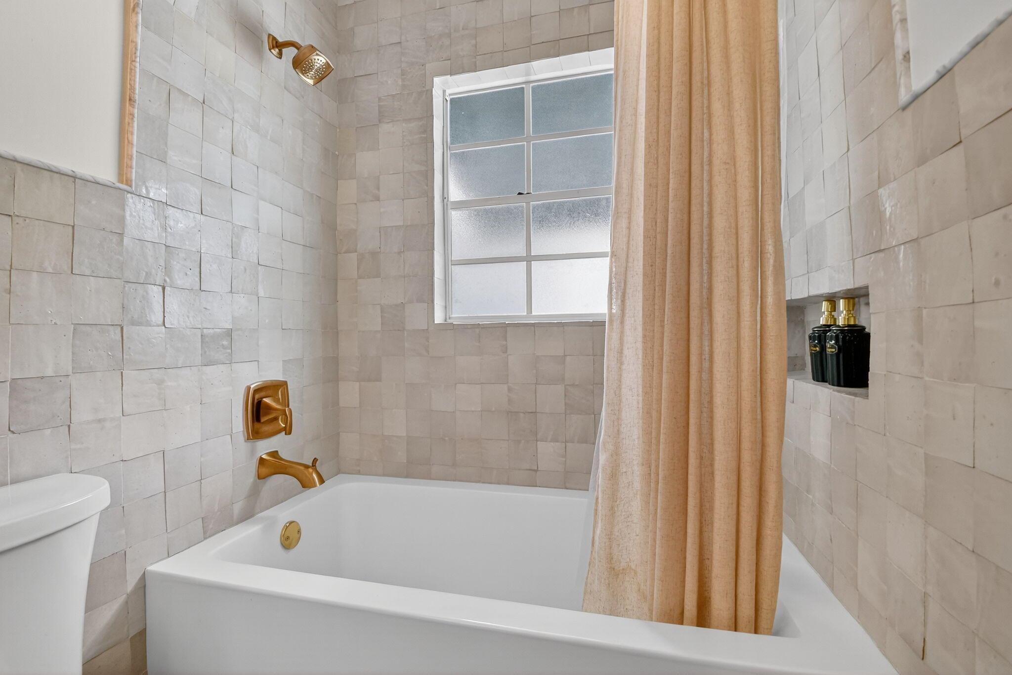 PINEAPPLE PARK - Residential