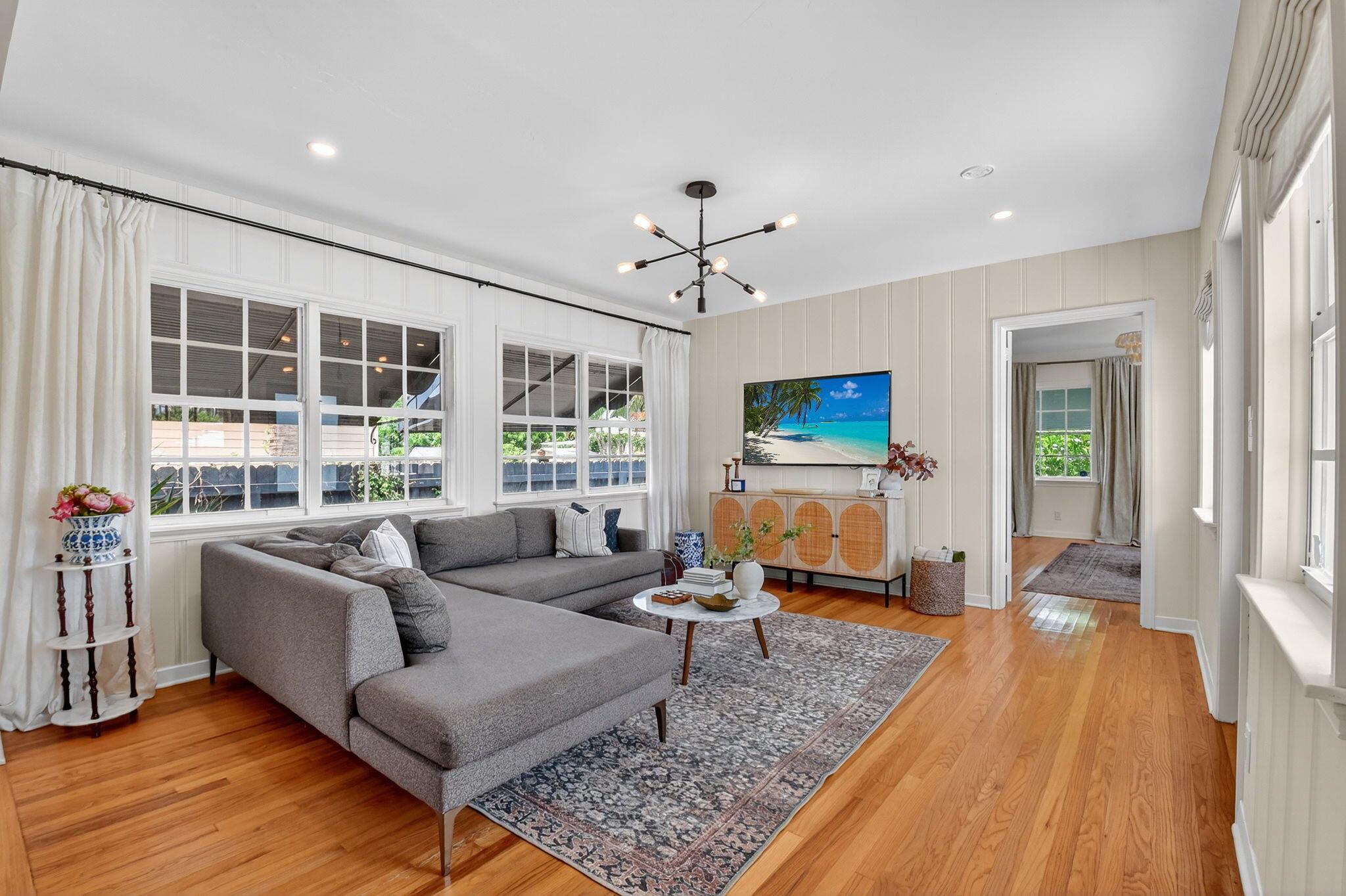 PINEAPPLE PARK - Residential