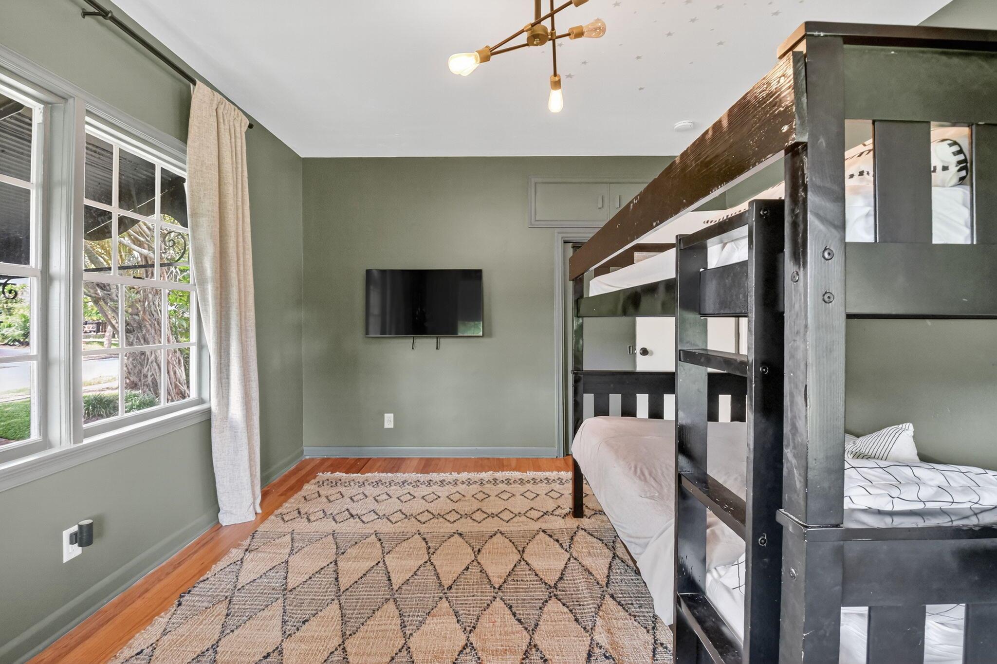 PINEAPPLE PARK - Residential