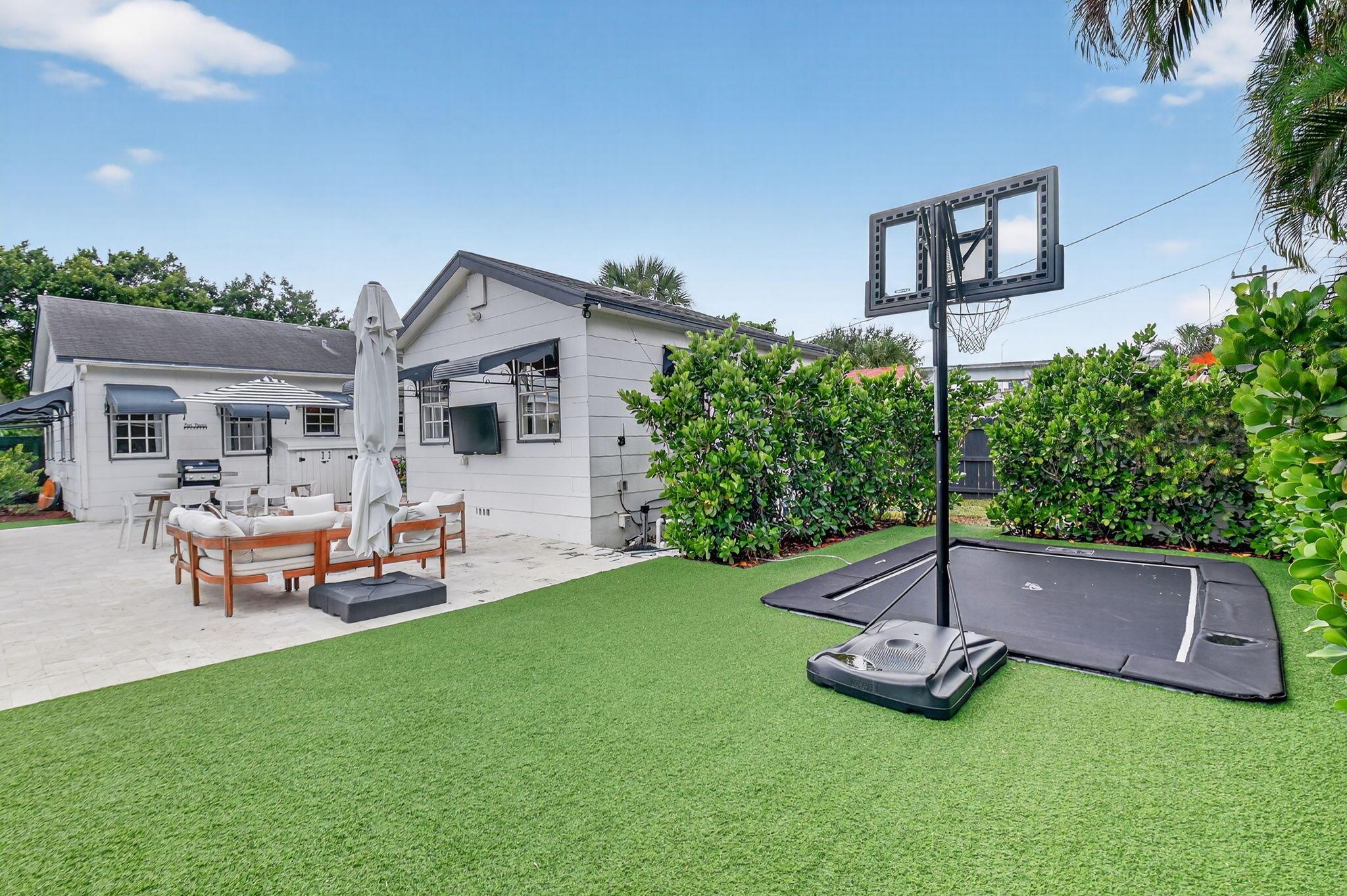 PINEAPPLE PARK - Residential