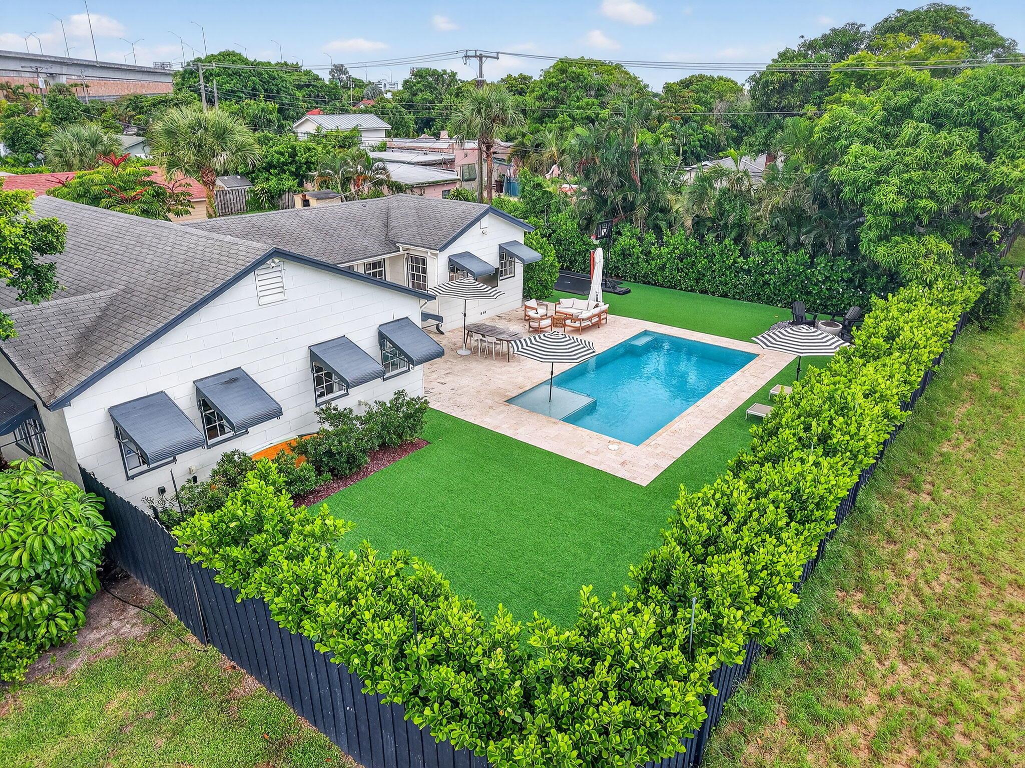 PINEAPPLE PARK - Residential