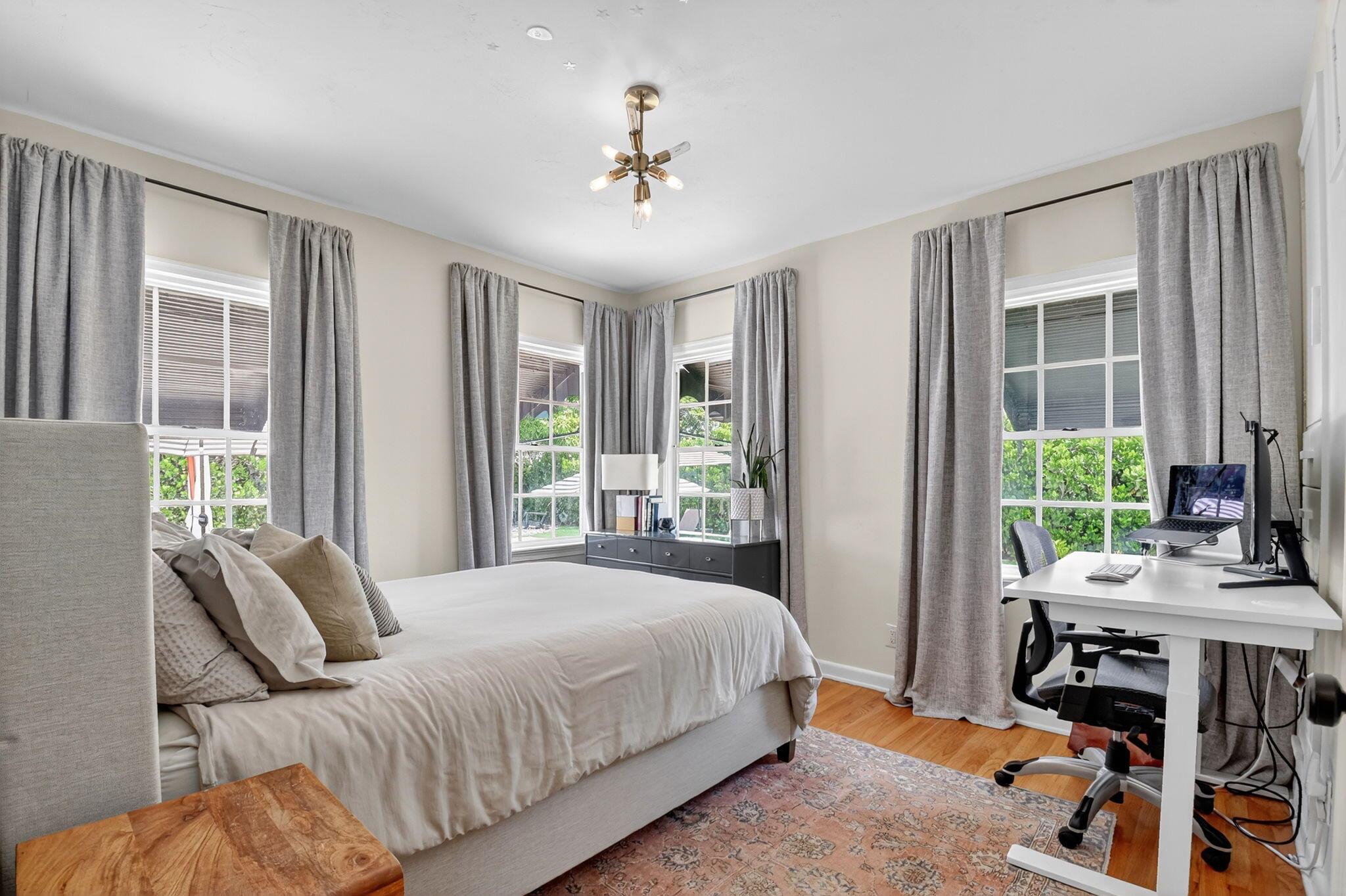 PINEAPPLE PARK - Residential