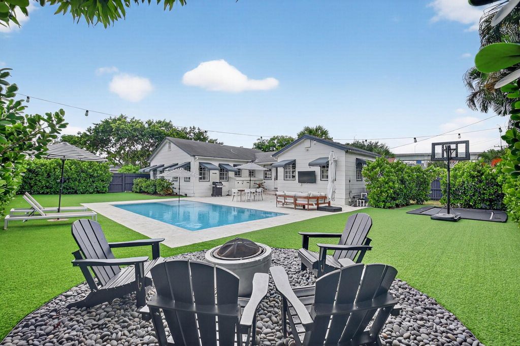Photo of 1001 Avon Road, West Palm Beach, FL 33401 (MLS # R11136302)