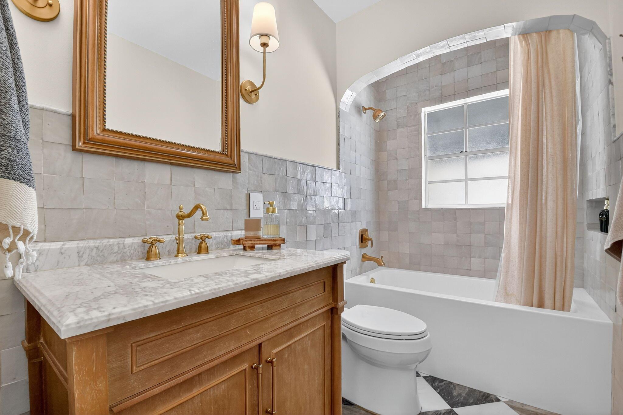 PINEAPPLE PARK - Residential