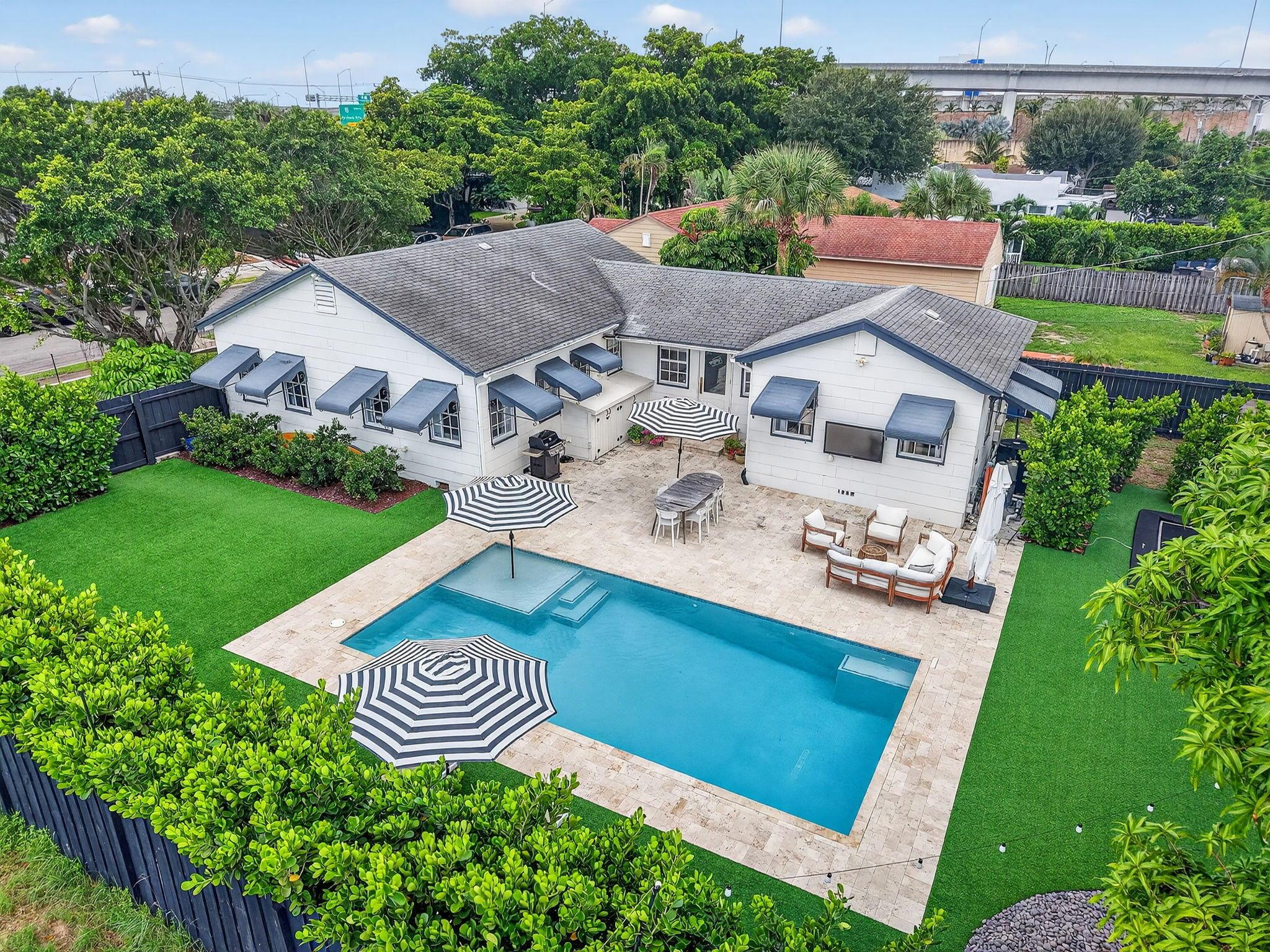 PINEAPPLE PARK - Residential