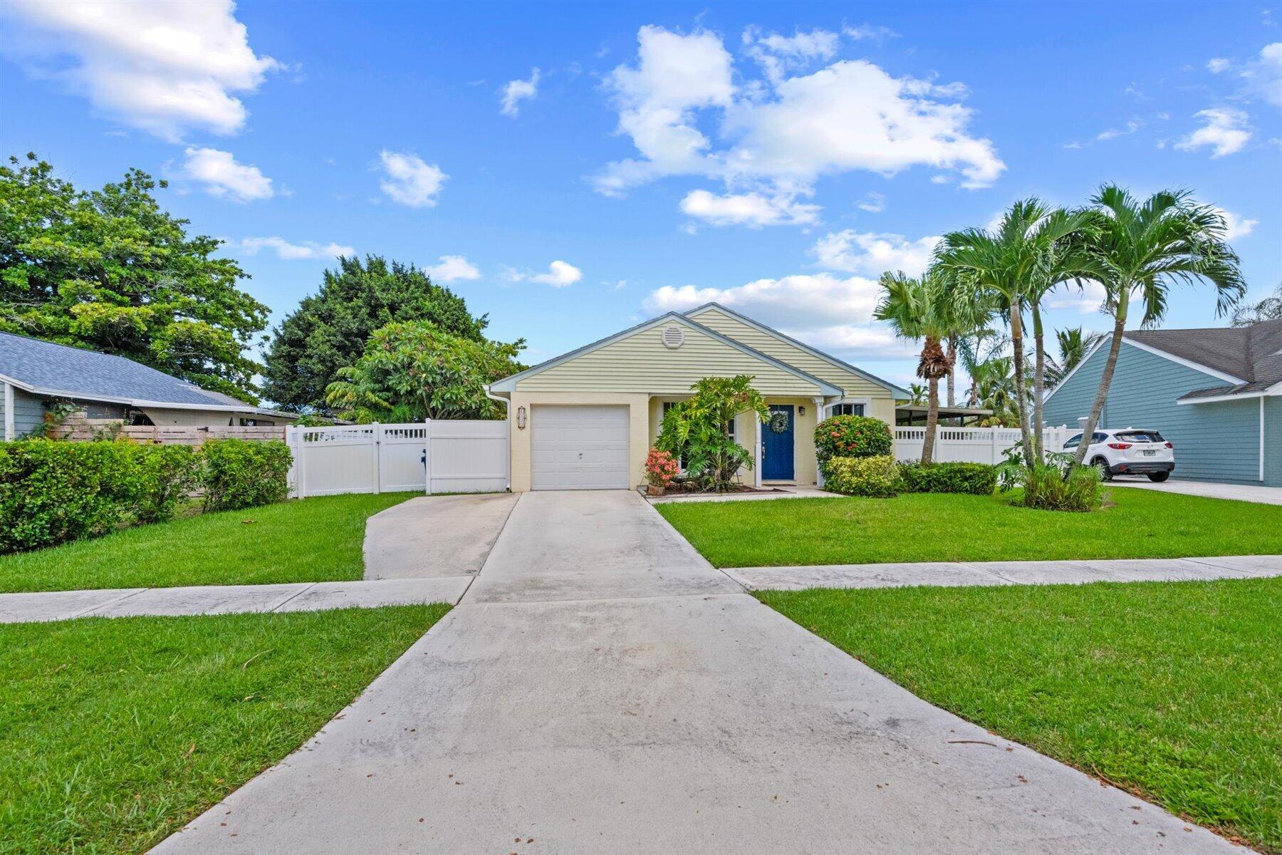 1172 Grandview Circle, Royal Palm Beach, FL, 33411/$499,000 2 1172 Grandview Circle