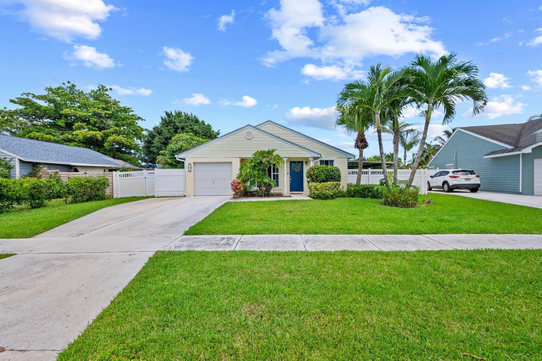 1172 Grandview Circle, Royal Palm Beach, FL, 33411/$499,000 4 1172 Grandview Circle