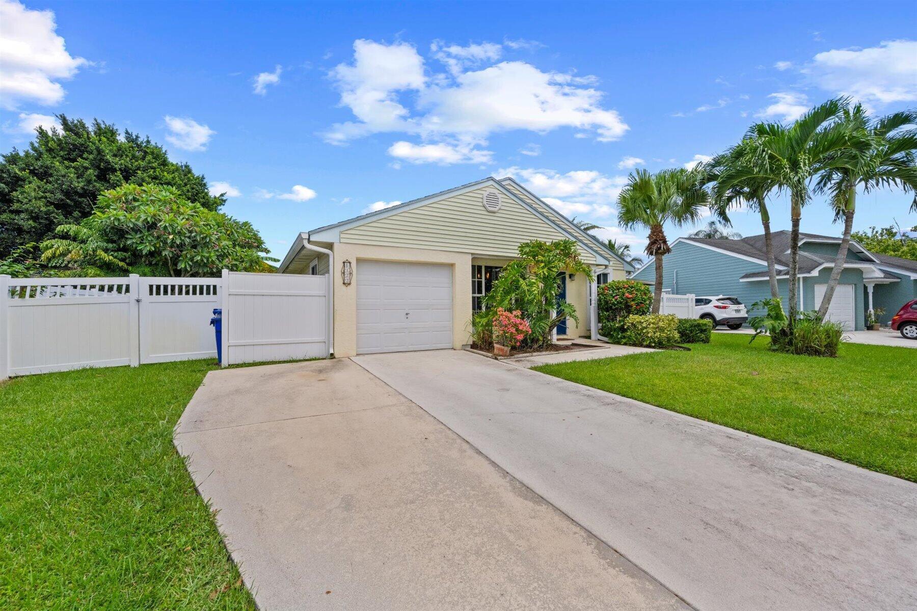 1172 Grandview Circle, Royal Palm Beach, FL, 33411/$499,000 3 1172 Grandview Circle