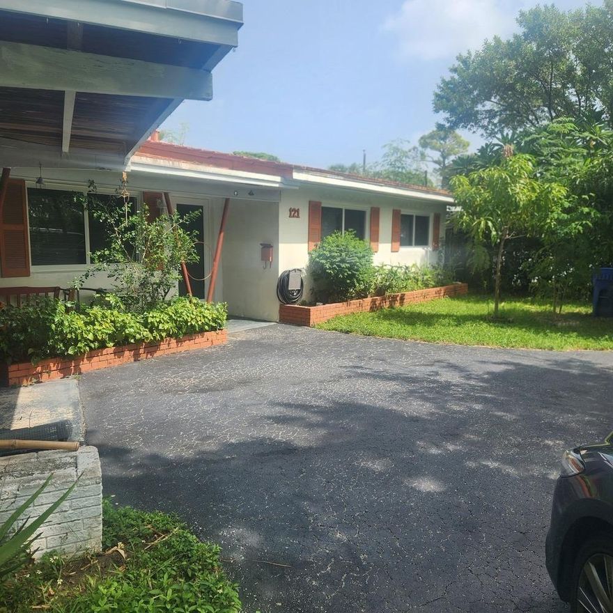 3 bed 2 bath and a Den home East of I95. Home needs TLC and is being sold AS IS.Please call Listing agent to show.  Seller requests no contingencies, cash only.