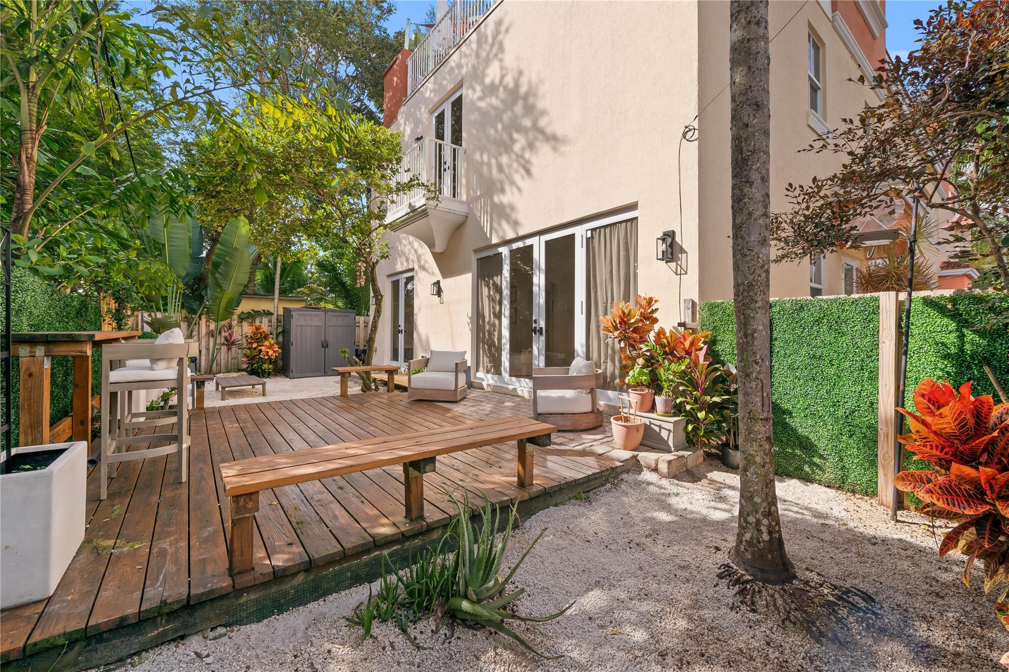 NO NAME - Residential