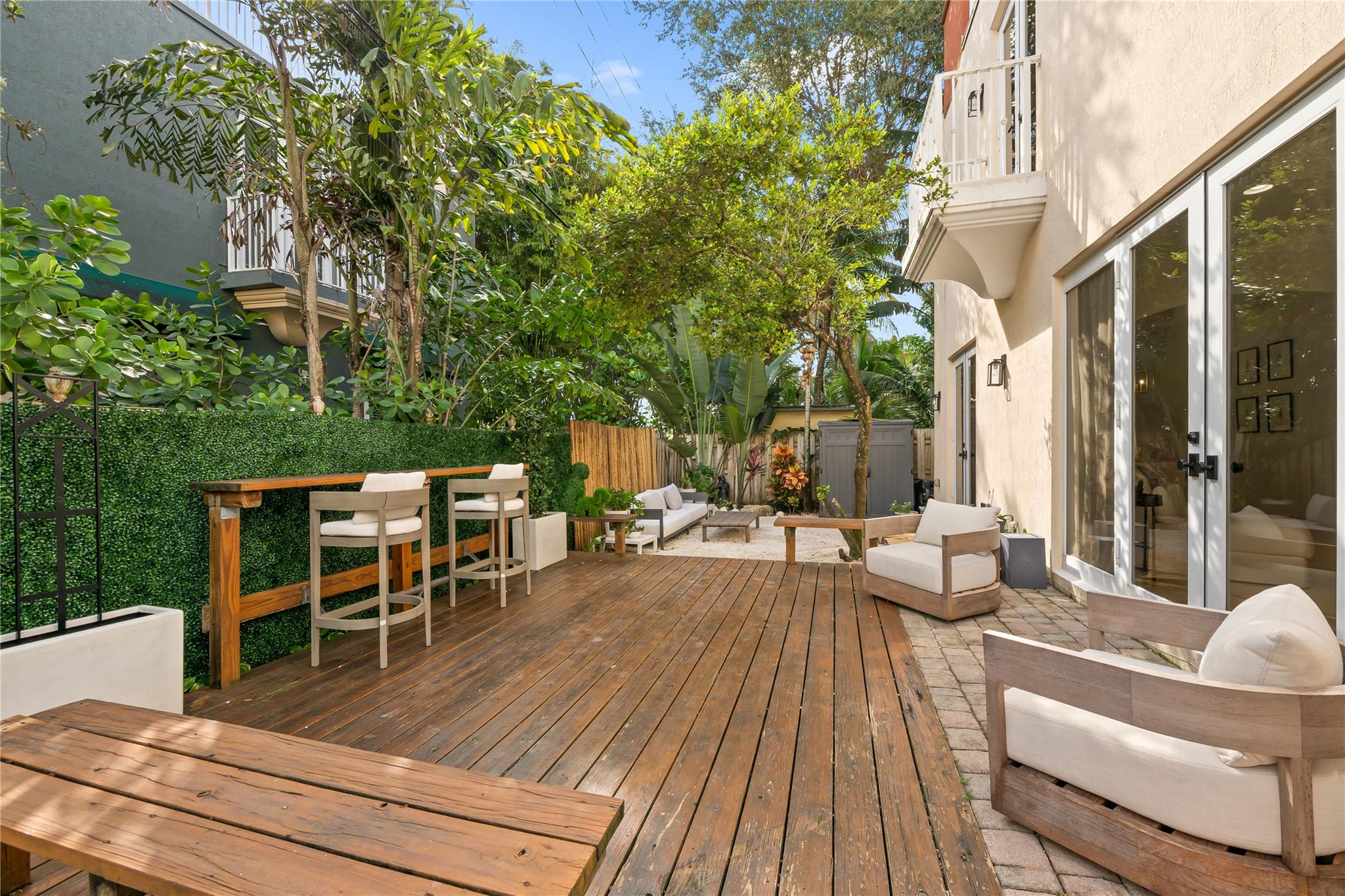 NO NAME - Residential