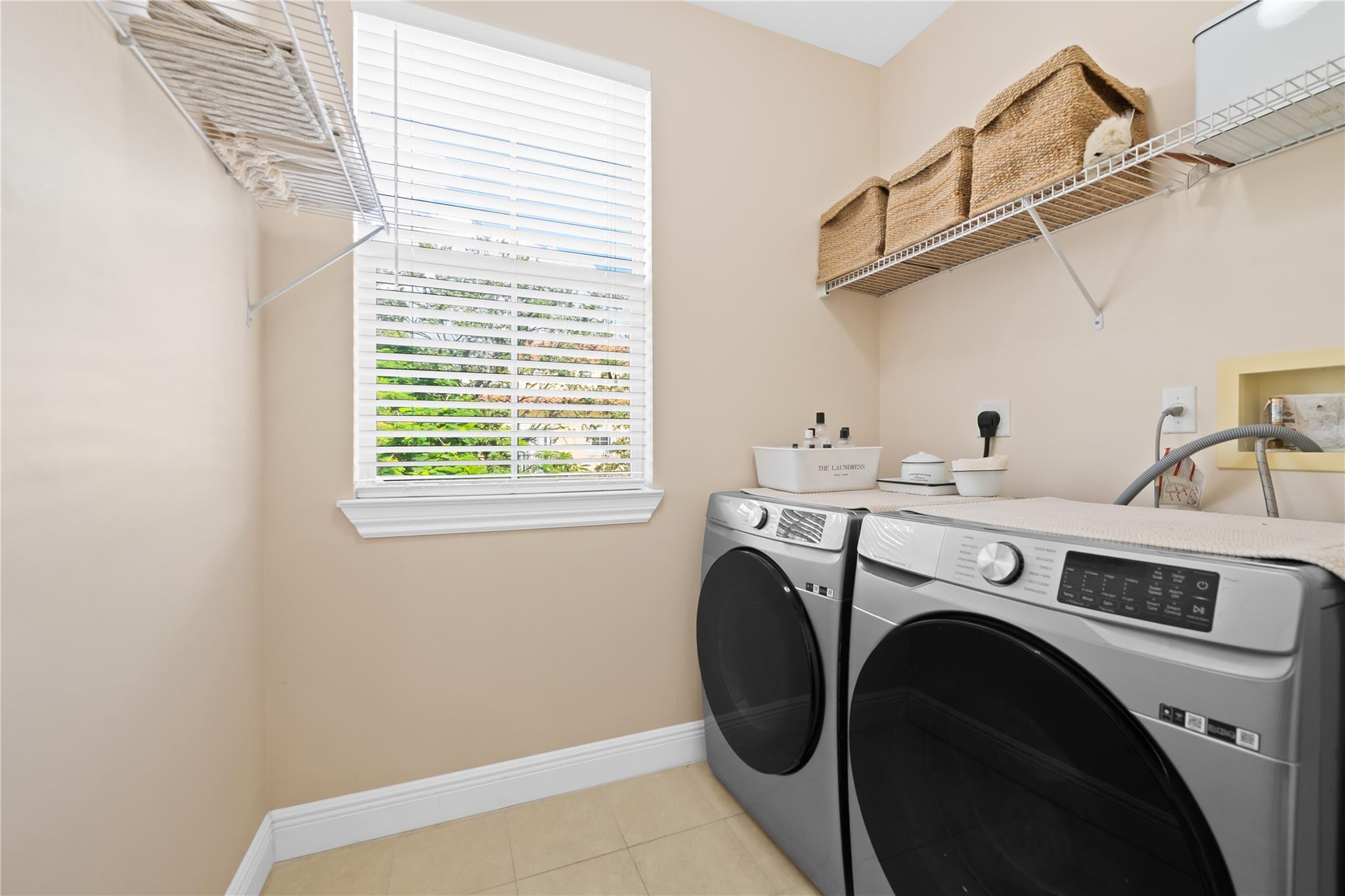 NO NAME - Residential